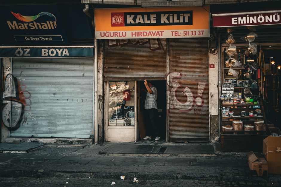 Ulica pri predajni Hraciareň, Obchodná 12, Bratislava